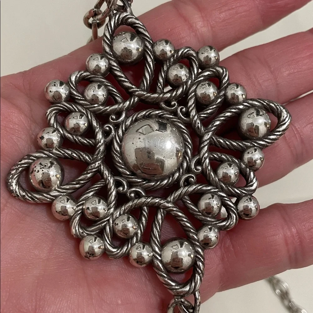Double sided Silver-Tone Decorative Chain Belt with Filigree Medallion